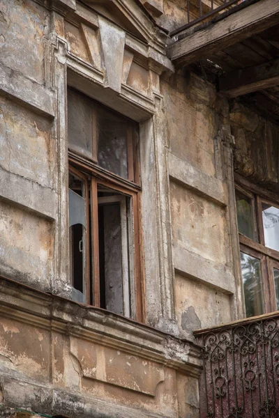 Ruínas Uma Antiga Cidade Abandonada Casa Arruinada Que Vivem Pobres — Fotografia de Stock
