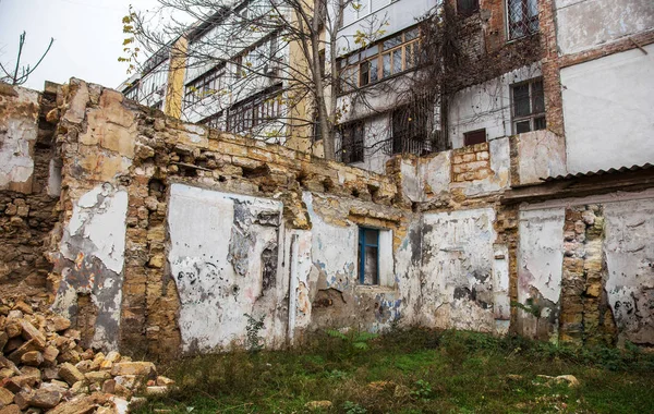 Ruins Old Abandoned City Ruined House Which Poor People Live — Stock Photo, Image