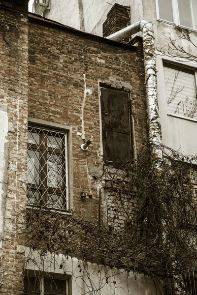 Ruínas Uma Antiga Cidade Abandonada Casa Arruinada Que Vivem Pobres — Fotografia de Stock