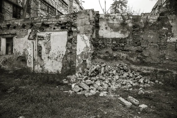 Ruínas Uma Antiga Cidade Abandonada Casa Arruinada Que Vivem Pobres — Fotografia de Stock