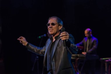 ODESSA, UKRAINE - 4 Kasım 2018: Adriano Celentano 'nun konser performansı. Müzik grubu Adolfo Sebastiani 'nin solisti ünlü şarkıcı Celentano. Haraç Şovu Celentano. İtalyan pop efsanesi