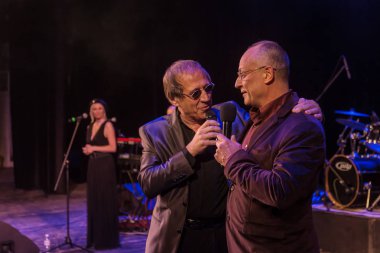 ODESSA, UKRAINE - 4 Kasım 2018: Adriano Celentano 'nun konser performansı. Müzik grubu Adolfo Sebastiani 'nin solisti ünlü şarkıcı Celentano. Haraç Şovu Celentano. İtalyan pop efsanesi