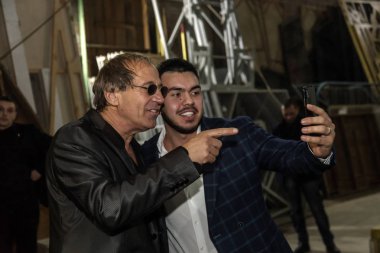 ODESSA, UKRAINE - 4 Kasım 2018: Adriano Celentano 'nun konser performansı. Müzik grubu Adolfo Sebastiani 'nin solisti ünlü şarkıcı Celentano. Haraç Şovu Celentano. İtalyan pop efsanesi