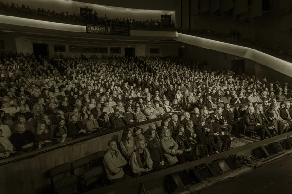 Odessa Ucraina Novembre 2018 Grande Folla Spettatori Con Piacere Teatro — Foto Stock