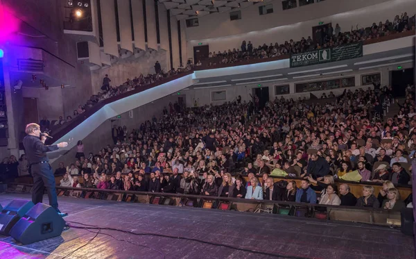 Odessa Ukraina November 2018 Stor Skara Åskådare Med Nöje Teatern — Stockfoto