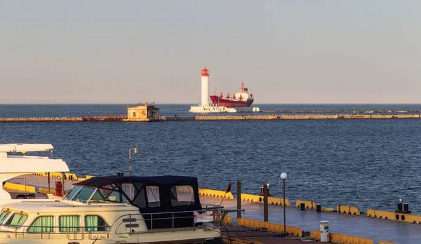 Sebuah Kapal Kargo Besar Memasuki Pelabuhan Terminal Kontainer Pelabuhan Odessa — Stok Foto