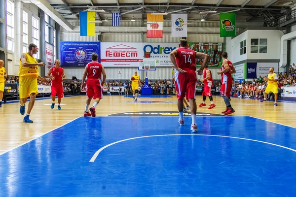 オデッサ ウクライナ 2017 バスケット ボール選手 スポーツのベテラン ギリシャ Bipa オデッサ 黄色オリンピック — ストック写真