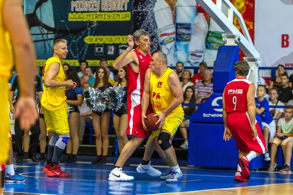 オデッサ ウクライナ 2017 バスケット ボール選手 スポーツのベテラン ギリシャ Bipa オデッサ 黄色オリンピック — ストック写真