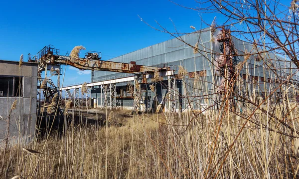 一个废弃的老工业工厂的军团 Teplodar Odessa 废弃建造一座核电站 工业不必要的对象 Ussr — 图库照片