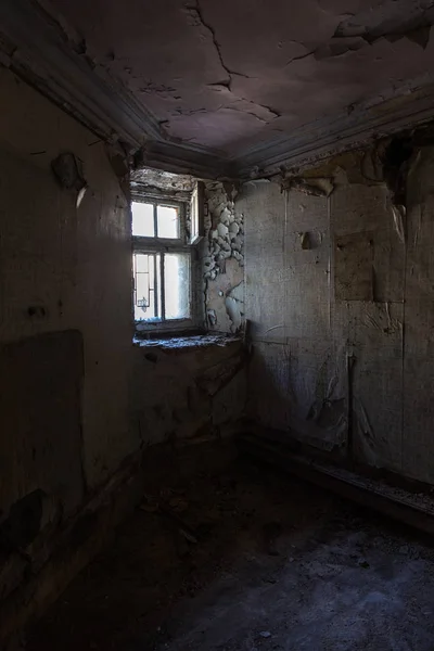 Розбите Скло Вікнах Старого Покинутого Містичного Будинку Жахливе Зображення Розбитого — стокове фото