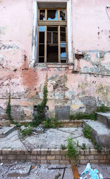 Vidro Partido Nas Janelas Uma Antiga Casa Mística Abandonada Uma — Fotografia de Stock