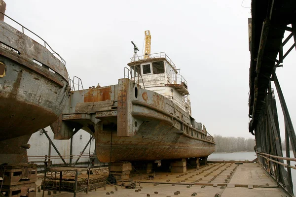 Archívum 2008 Port Ust Duna Elpusztult Válság Régi Rozsdás Hajók — Stock Fotó