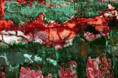 Alçı tuğla duvarın boş eski sanat dokusu. Yaprak dokusuyla boyanmış taş tuğla duvarın çatlaklarıyla kötü çizilmiş yüzey. Hasarlı alçıyla binanın ön cephesini ovaladım.