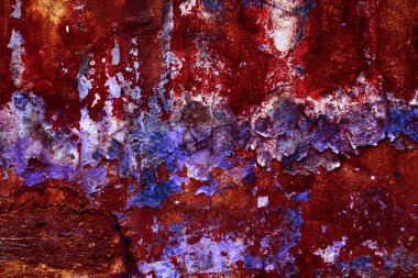 Alçı tuğla duvarın boş eski sanat dokusu. Yaprak dokusuyla boyanmış taş tuğla duvarın çatlaklarıyla kötü çizilmiş yüzey. Hasarlı alçıyla binanın ön cephesini ovaladım.