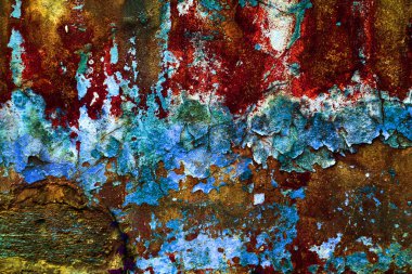 Alçı tuğla duvarın boş eski sanat dokusu. Yaprak dokusuyla boyanmış taş tuğla duvarın çatlaklarıyla kötü çizilmiş yüzey. Hasarlı alçıyla binanın ön cephesini ovaladım.