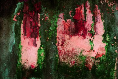 Alçı tuğla duvarın boş eski sanat dokusu. Yaprak dokusuyla boyanmış taş tuğla duvarın çatlaklarıyla kötü çizilmiş yüzey. Hasarlı alçıyla binanın ön cephesini ovaladım.