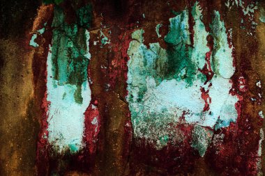 Alçı tuğla duvarın boş eski sanat dokusu. Yaprak dokusuyla boyanmış taş tuğla duvarın çatlaklarıyla kötü çizilmiş yüzey. Hasarlı alçıyla binanın ön cephesini ovaladım.