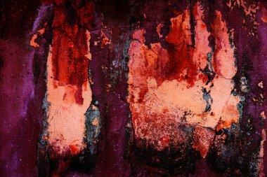 Alçı tuğla duvarın boş eski sanat dokusu. Yaprak dokusuyla boyanmış taş tuğla duvarın çatlaklarıyla kötü çizilmiş yüzey. Hasarlı alçıyla binanın ön cephesini ovaladım.