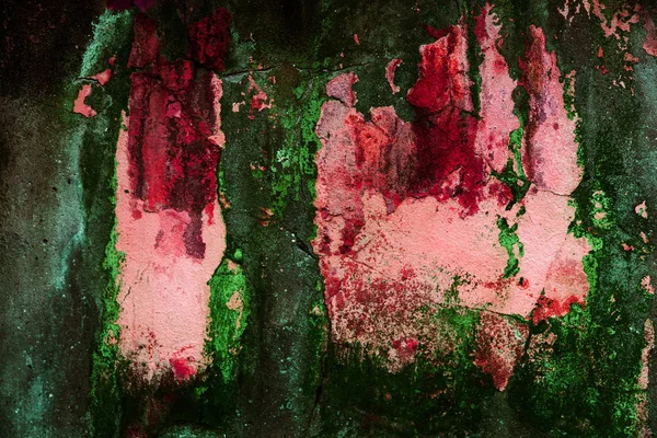 Alçı tuğla duvarın boş eski sanat dokusu. Yaprak dokusuyla boyanmış taş tuğla duvarın çatlaklarıyla kötü çizilmiş yüzey. Hasarlı alçıyla binanın ön cephesini ovaladım.