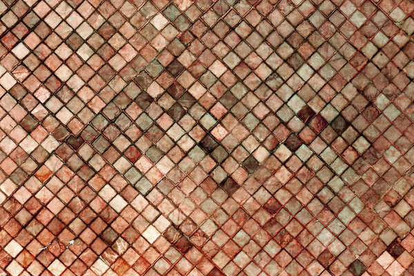 Красочная мягкая пастельная монофоническая венецианская мозаика в качестве декоративного украшения фасада. Венецианская мозаика в качестве декоративного фона. Выборочный фокус. Абстрактный шаблон. Абстрактные керамические камни
