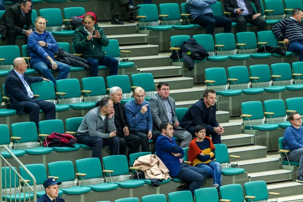 乌克兰奥德萨 在欧洲排球锦标赛期间 看台上兴奋尖叫的球迷 成群结队的体育俱乐部球迷对自己球队的比赛做出情绪反应 — 图库照片