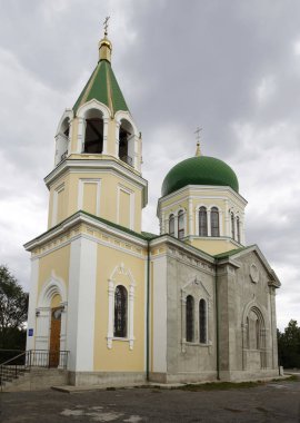 Odessa, Ukrayna: Saint Nicholas manastırda Izmail, antik tapınak, sunak, İkonostasisin ve güzel tarihi mimari kemerler, simgeler, freskleri, bas-reliefs doğal altın yaldız ışık, boyalı