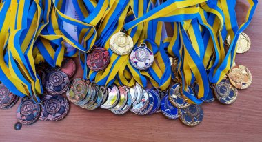 Odessa, Ukrayna - 10 Eylül 2016: Çok parlak altın, gümüş ve bronz madalya kazananlar ve şampiyonanın Ödülü kazanan için. Spor madalya ve Spor Ödülleri.