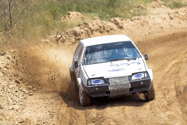 Odessa, Ukrayna - 29 Haziran: Ukrayna Kupası Şampiyonası motocross yarış pisti Zhivagova dağ, Odessa. Yetişkin biniciler ve çocuklar, 29 Haziran 2013 Odessa, Ukrayna