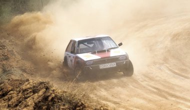Odessa, Ukrayna - 29 Haziran: Ukrayna Kupası Şampiyonası motocross yarış pisti Zhivagova dağ, Odessa. Yetişkin biniciler ve çocuklar, 29 Haziran 2013 Odessa, Ukrayna