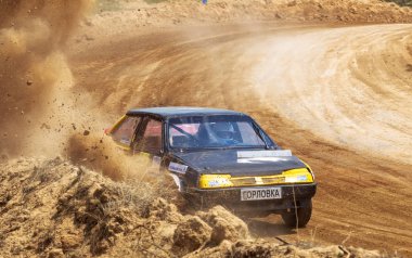 Odessa, Ukrayna - 29 Haziran: Ukrayna Kupası Şampiyonası motocross yarış pisti Zhivagova dağ, Odessa. Yetişkin biniciler ve çocuklar, 29 Haziran 2013 Odessa, Ukrayna