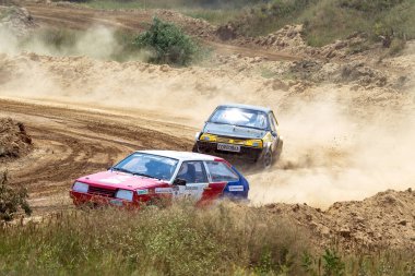 Odessa, Ukrayna - 29 Haziran: Ukrayna Kupası Şampiyonası motocross yarış pisti Zhivagova dağ, Odessa. Yetişkin biniciler ve çocuklar, 29 Haziran 2013 Odessa, Ukrayna