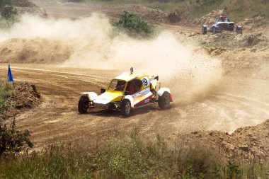 Odessa, Ukrayna - 29 Haziran: Ukrayna Kupası Şampiyonası motocross yarış pisti Zhivagova dağ, Odessa. Yetişkin biniciler ve çocuklar, 29 Haziran 2013 Odessa, Ukrayna