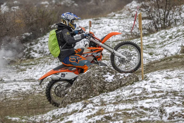 Odessa Ucraina Dicembre 2014 Motociclista Fuoristrada Motocross Passa Attraverso Montagne — Foto Stock