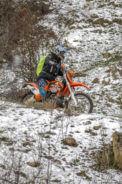 Odessa Ucraina Dicembre 2014 Motociclista Fuoristrada Motocross Passa Attraverso Montagne — Foto Stock