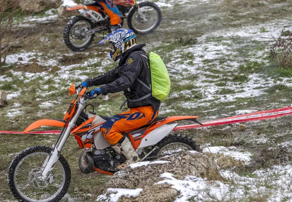 Odessa Ukraina Grudnia 2014 Road Motocyklista Motocross Szosami Przechodzi Zimie — Zdjęcie stockowe