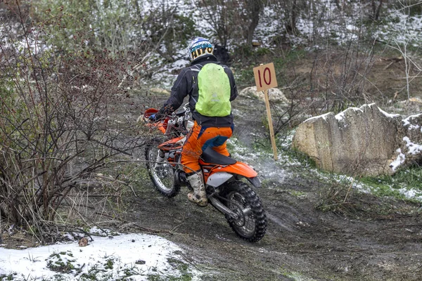 Odessa Ucraina Dicembre 2014 Motociclista Fuoristrada Motocross Passa Attraverso Montagne — Foto Stock