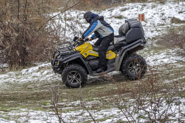 Odessa Ukraina Grudnia 2014 Pojazd Terenowy Tor Motocrossowy Drodze Przechodzi — Zdjęcie stockowe