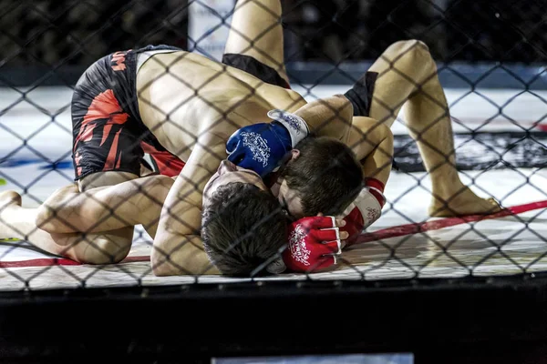 Odessa Ucrânia Dezembro Lutadores Artes Marciais Mistas Mma Competem Cela — Fotografia de Stock