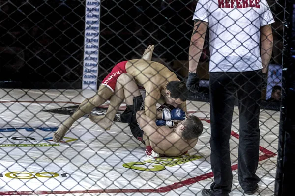 Odessa Ucrânia Dezembro Lutadores Artes Marciais Mistas Mma Competem Cela — Fotografia de Stock