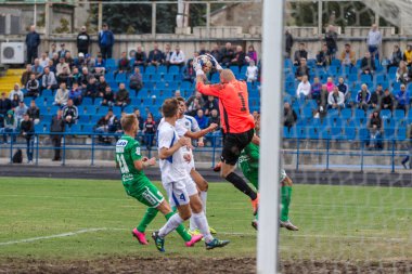 Odessa, Ukrayna - 21 Eylül 2016: futbol. Ukrayna Kupası oyun Fc Pearl - Odessa ve Karpatlar - Lviv. Gergin oyun. Bir gol, bir dizi futbol sahası penaltılarla