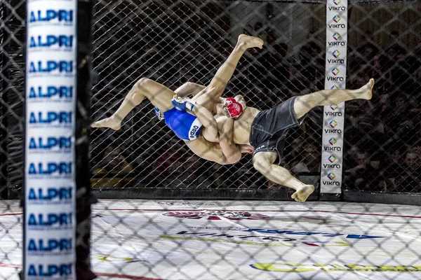 Odessa Ucrânia Dezembro Lutadores Artes Marciais Mistas Mma Competem Cela — Fotografia de Stock