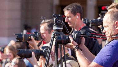 Odessa, Ukrayna - 15 Temmuz 2016: Odessa, kırmızı halı açılış 6 Uluslararası Film Festivali. O bir fotoğrafçı olarak çalıştı. Birçok seyirci ve paparazzi göz alıcı konuklar görüştüm.