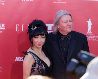 Odessa, Ukrayna - 15 Temmuz 2016: Odessa, kırmızı halı açılış 6 Uluslararası Film Festivali. O bir fotoğrafçı olarak çalıştı. Birçok seyirci ve paparazzi göz alıcı konuklar görüştüm.