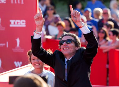 Odessa, Ukrayna - 15 Temmuz 2016: Odessa, kırmızı halı açılış 6 Uluslararası Film Festivali. O bir fotoğrafçı olarak çalıştı. Birçok seyirci ve paparazzi göz alıcı konuklar görüştüm.