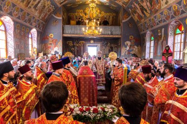 Odessa, Ukrayna - 13 Eylül: Kutlama Ukrayna köyünde Tapınağı nın Ortodoks Hıristiyan dini bayram simgelerin. Büyükşehir Odessa ve Izmail Agafangel, 13 Eylül 2014 yılında Odessa, Ukrayna