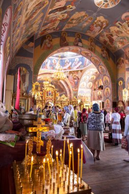 Odessa, Ukrayna - 13 Eylül: Kutlama Ukrayna köyünde Tapınağı nın Ortodoks Hıristiyan dini bayram simgelerin. Büyükşehir Odessa ve Izmail Agafangel, 13 Eylül 2014 yılında Odessa, Ukrayna 