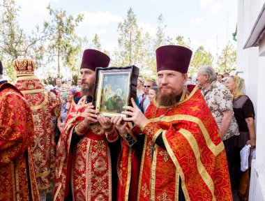 Odessa, Ukrayna - 13 Eylül: Kutlama Ukrayna köyünde Tapınağı nın Ortodoks Hıristiyan dini bayram simgelerin. Büyükşehir Odessa ve Izmail Agafangel, 13 Eylül 2014 yılında Odessa, Ukrayna 