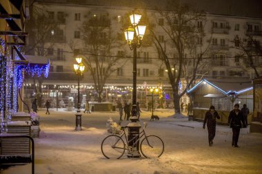 Odessa, Ukrayna - 29 Aralık 2014: Doğal felaketler, kar fırtınası şiddetli kar yağışı ile şehir felç oldu. Kolaps. Kar kaplı siklon Avrupa, 29 Aralık 2014 Odessa, Ukrayna.