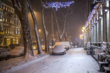 Odessa, Ukrayna - 29 Aralık 2014: Doğal felaketler, kar fırtınası şiddetli kar yağışı ile şehir felç oldu. Kolaps. Kar kaplı siklon Avrupa, 29 Aralık 2014 Odessa, Ukrayna.