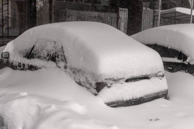 Odessa, Ukrayna - 29 Aralık 2014: Doğal felaketler, kar fırtınası şiddetli kar yağışı ile şehir felç oldu. Kolaps. Kar kaplı siklon Avrupa, 29 Aralık 2014 Odessa, Ukrayna.